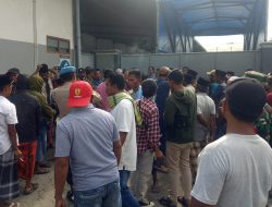 Merasa Dirugikan, Petani Tembakau Demo Gudang di Pamekasan