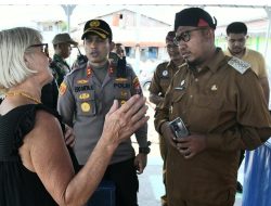 Kapal Yacht Canace Finlandia Alami Mati Mesin, Bupati Sumenep Bantu Awak Kapal di Pelabuhan Kalianget