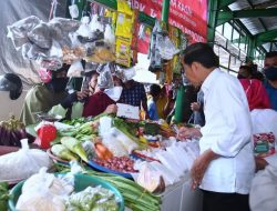 Cek Harga Pangan, Presiden Kunjungi Pasar Tenguyun Kalimantan Utara