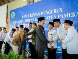 Lantik Dewan Pendidikan, Wabub Fattah Jasin Minta Kinerja Terbaik