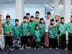Para Penerima Beasiswa Santri Sambut Mesra Kedatangan Bupati Pamekasan