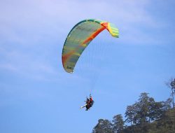 5 Aspek Keindahan Saat Terbang Pakai Parasut Layang di Wisata Paralayang Kota Batu Malang