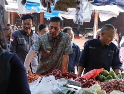 Operasi Pasar, PJ Bupati Pamekasan Blusukan Tekan Harga Sembako