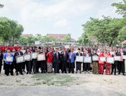 Pemkab Pamekasan Gelar Apel Awal Tahun 2024, OPD Berprestasi Sabet Penghargaan