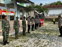 Polsek Prenduan Sumenep Bersama TNI Manfaatkan Jumat Curhat dengan Bersih-bersih Masjid