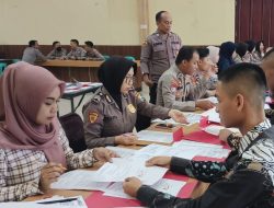 Peserta Seleksi Anggota Polri Ikuti Pemeriksaan Administrasi Awal di Polres Pamekasan