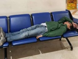 Viral, Politisi PPP Achmad Baidowi Tertidur Pulas di Bandara Surabaya