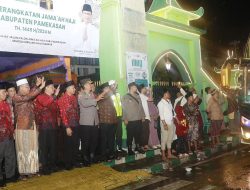 1.300 Jemaah Haji Pamekasan Diberangkatkan, PJ Bupati Masrukin: Jaga Kondisi Kesehatan