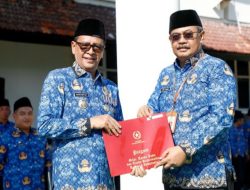 Pj Bupati Pamekasan Dianugerahi Tanda Kehormatan Satya Lancana Karya Satya Oleh Presiden RI