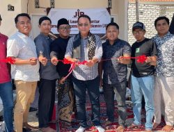 Advokat Ribut Baidi Resmikan Kantor Jurnalis Independen Pamekasan